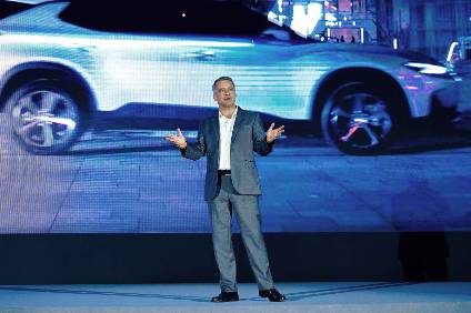 Julian Blissett, President, GM China, describes the 33 inch diagonal info screen on the Cadillac Lyriq: Its this big!